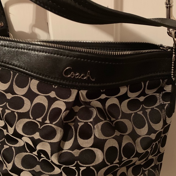 Coach signature brand new zip up detachable strap - Picture 4 of 8